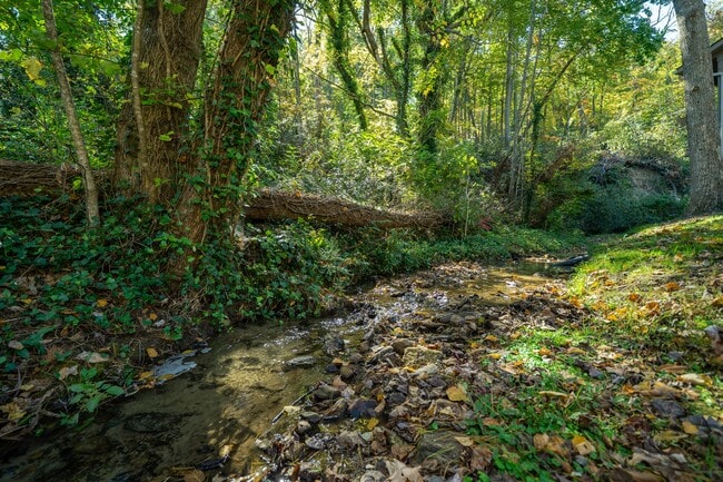 Building Photo - 49 Lake Dr