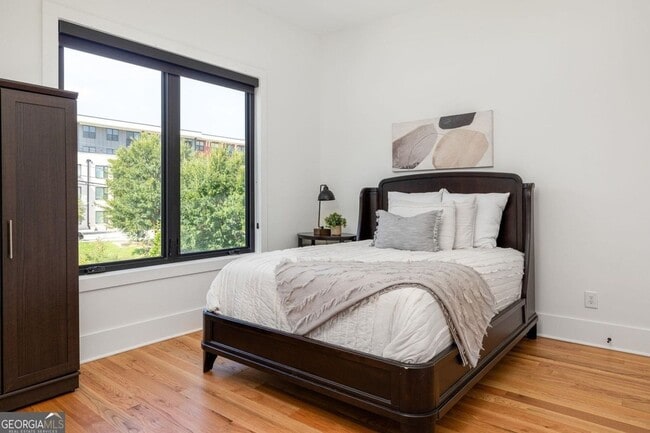 Building Photo - 239 Lowry St NE