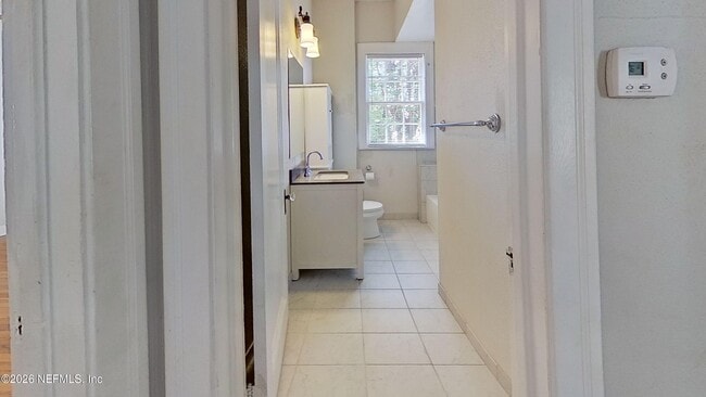 Building Photo - 917 Lasalle St