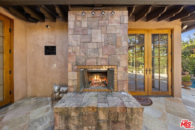 Building Photo - 15401 Brownwood Pl