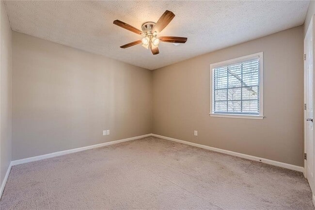 Building Photo - 2491 Redfield Dr