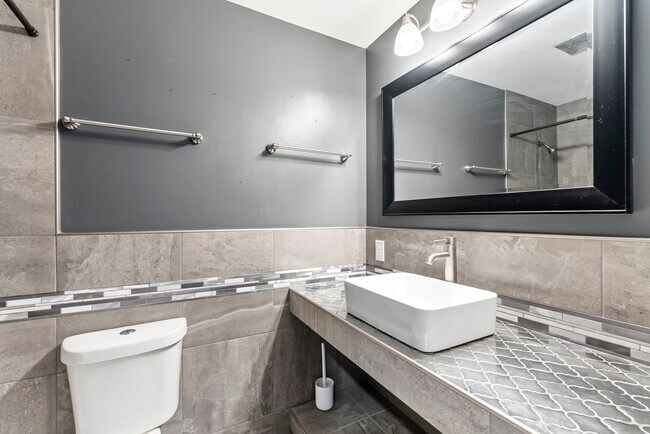 Building Photo - 4882 Sonata Dr