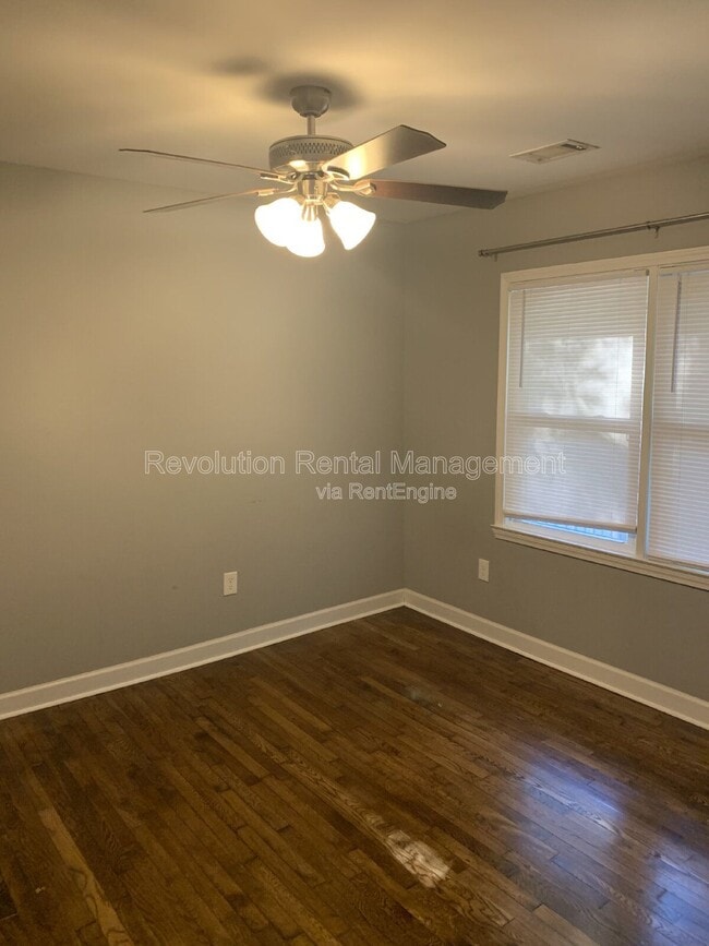 Building Photo - 2869 Rockcliff Rd SE