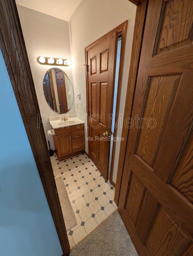 Building Photo - 3905 SW 14 St Ct