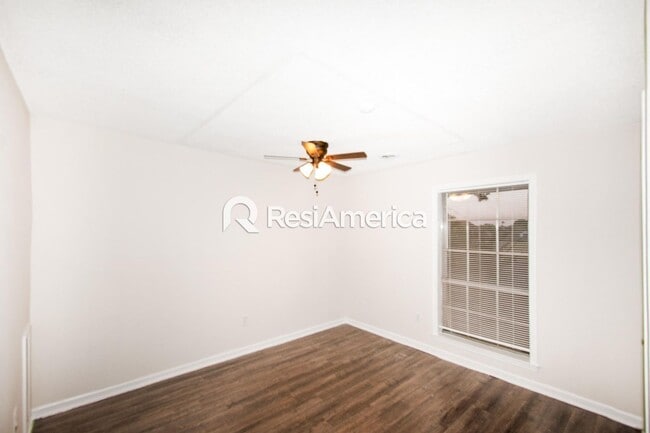 Building Photo - Newly Renovated 4/2 in Southaven