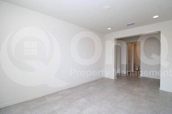 Building Photo - 5866 N 86th Ln