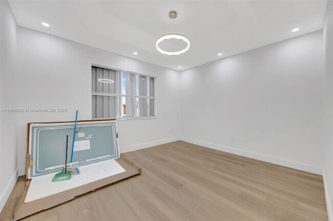 Building Photo - 964 NE 41st Pl