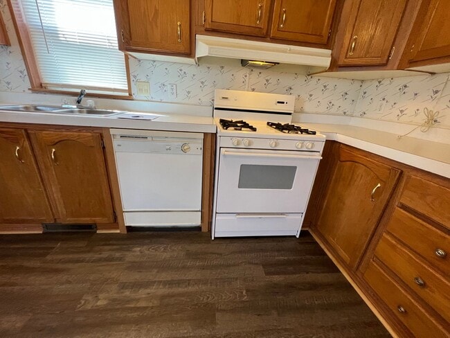 Building Photo - 2 Bedroom 2 Bath Updated Mobile Home in Cliffview Mobile Home Park. Very well kept-up area.