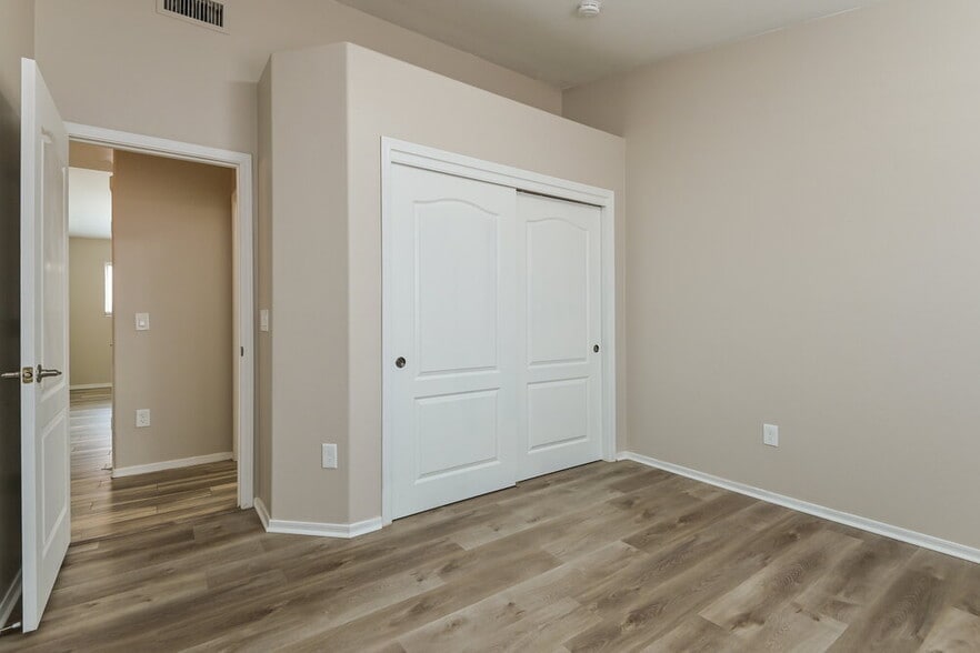 Building Photo - 8966 S Beechnut Ln