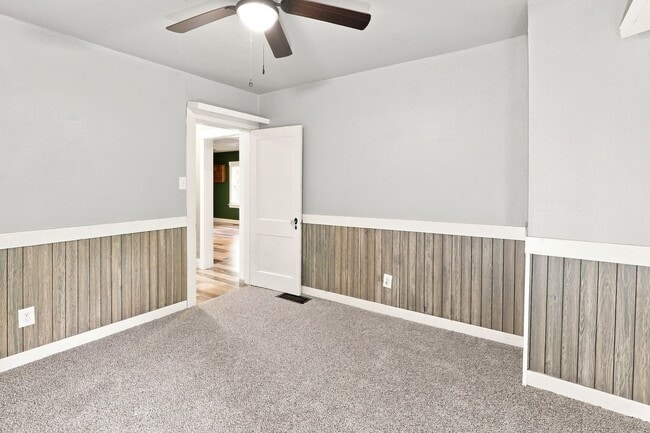 Building Photo - 1213 SW Plass Ave