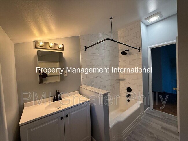 Building Photo - 864 Beechwood Rd