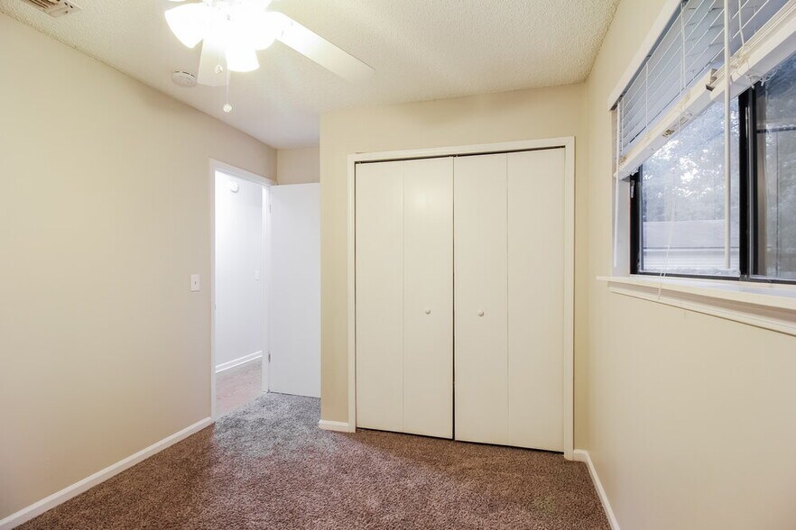 Building Photo - 8442 Finwood Ave