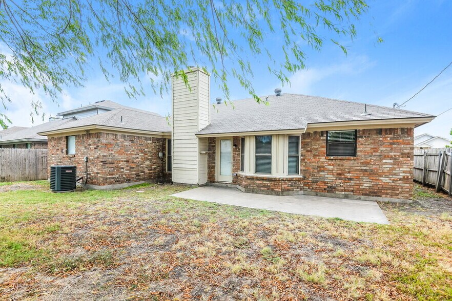 Building Photo - 829 Minuteman Dr