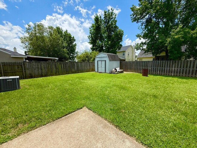 Building Photo - 4 Bedroom 2.5 Bath House in Quail Hill Goo...