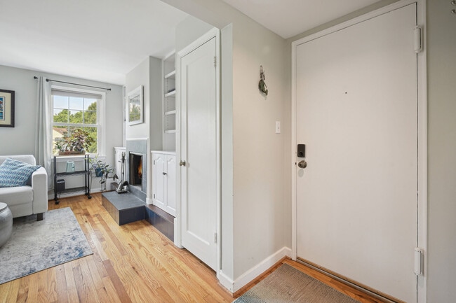 Building Photo - 2202 Washington Ave