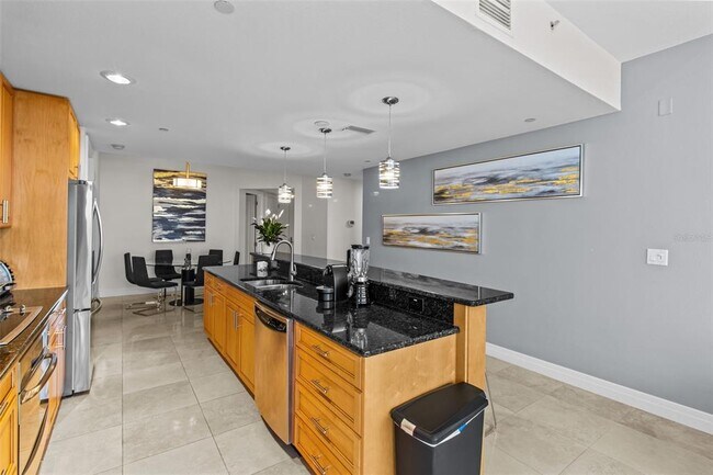 Building Photo - 331 Cleveland St