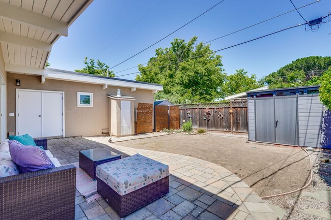 Building Photo - Beautifully Remodeled Home in Prime Cambri...
