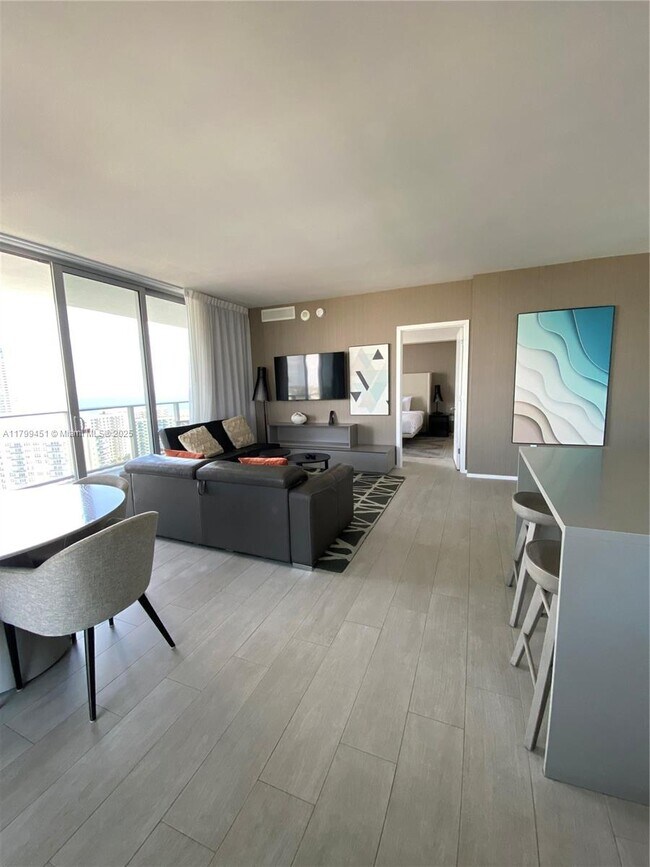 Building Photo - 4010 S Ocean Dr