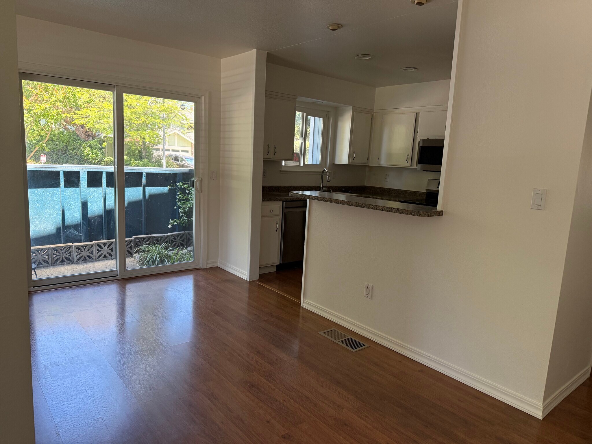 Building Photo - 4994 Country Club Dr