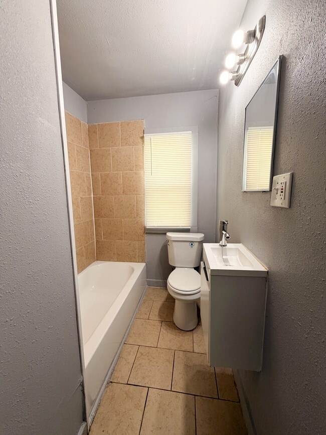 Building Photo - 13225 Santa Rosa Dr