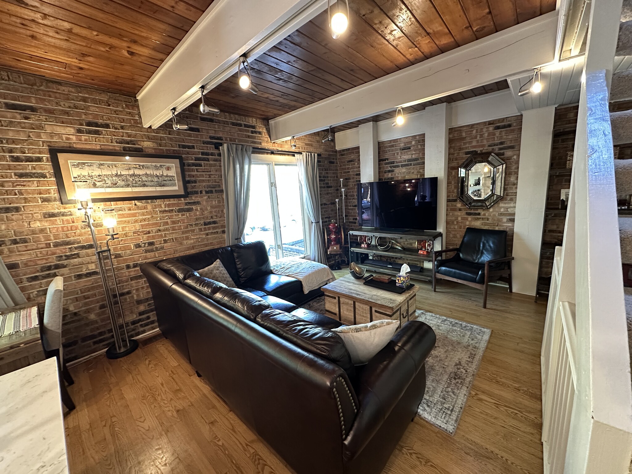 Livingroom - 1846 N Hudson Ave