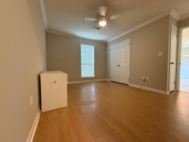 Building Photo - 3916 Elm Ave