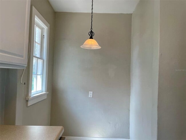 Building Photo - 215 W 16th St