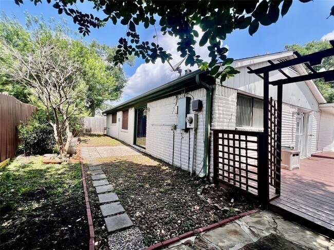 Building Photo - 13819 Wickersham Ln