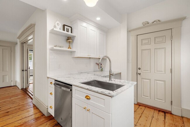 Building Photo - 6 Mt Vernon St