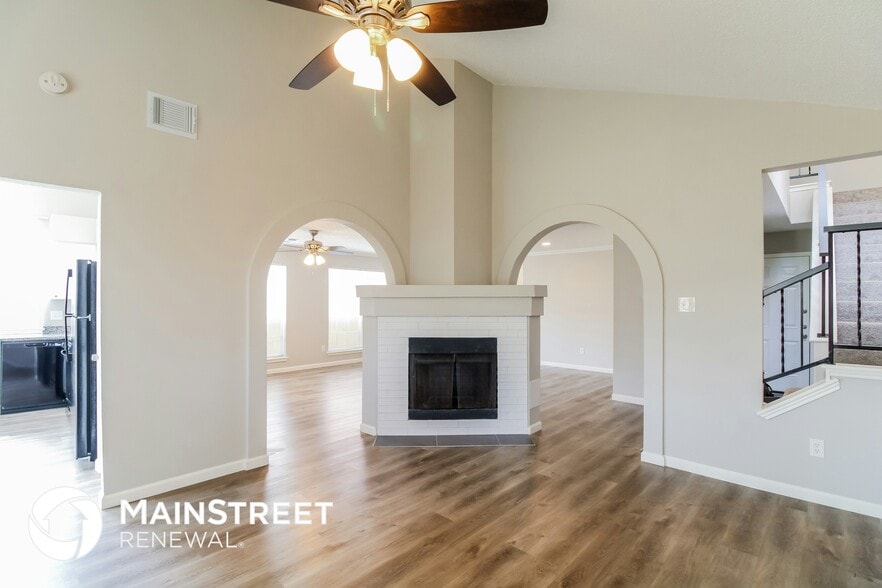 Building Photo - 1806 Courtside Pl Dr