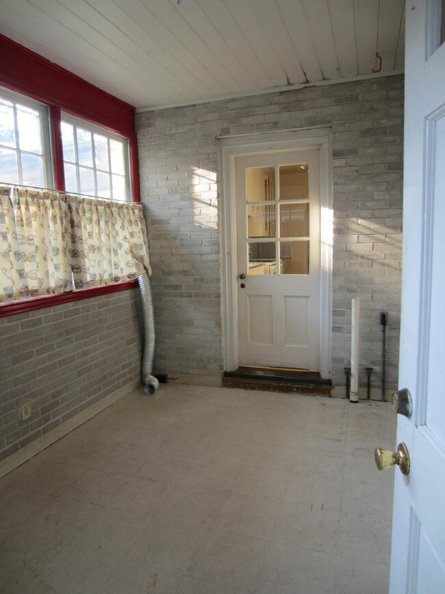 Building Photo - Close to VSU!!