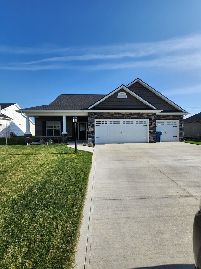 Primary Photo - 5600 Bear Creek Pass