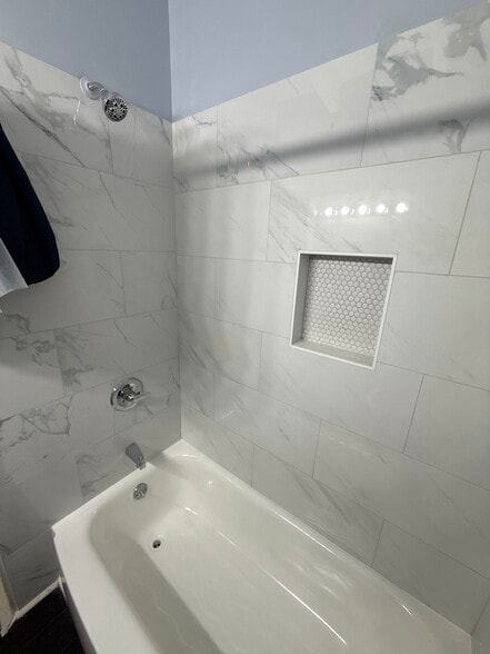 Building Photo - 1009 Hampton St NW