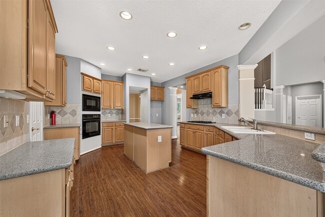 Building Photo - 16411 Canyon Chase Dr
