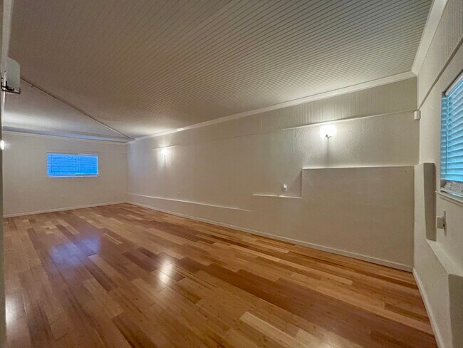 Building Photo - 6207 Westover Dr