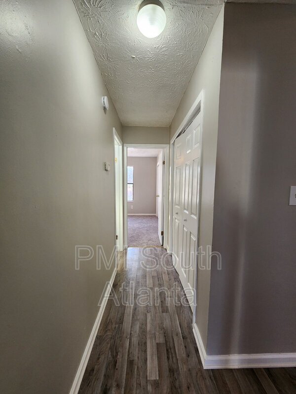 Building Photo - 9 Elm St