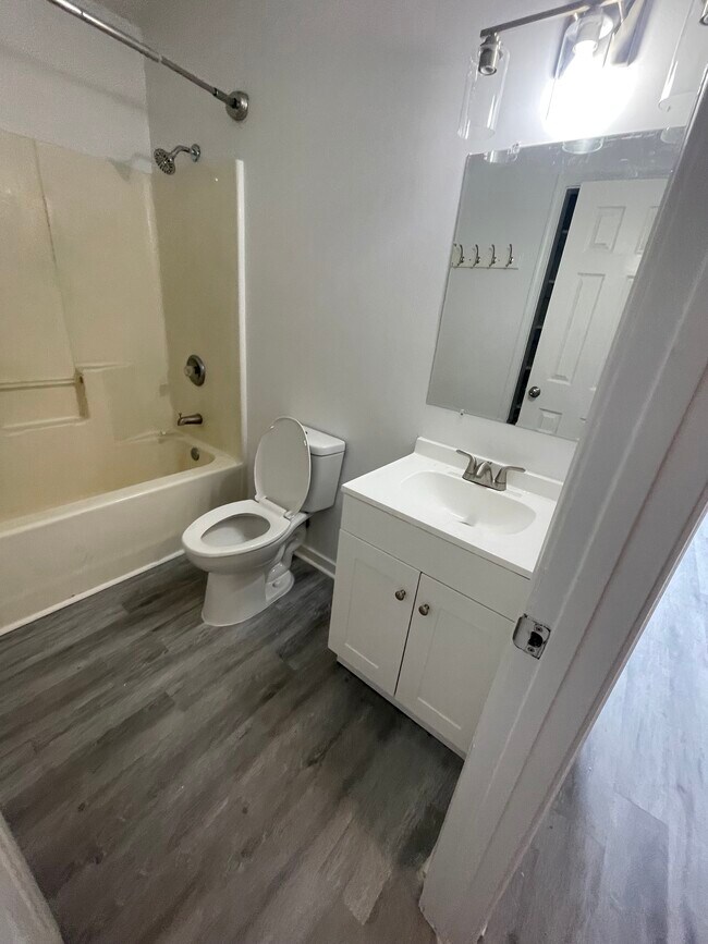 Building Photo - 25 Lone Walnut Rd