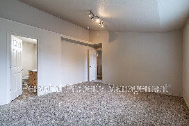 Building Photo - 7905 NE 64th Street