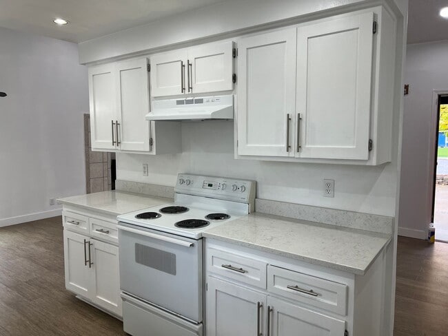 Building Photo - Beautiful 3 bedroom 2 bath house in Eugene!