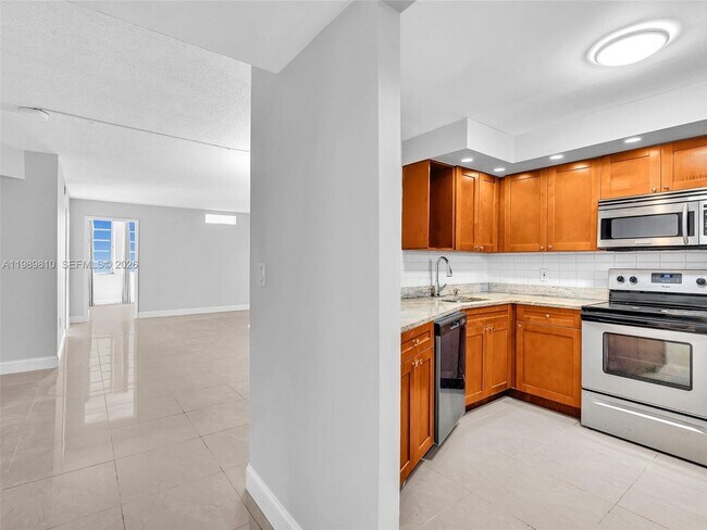 Building Photo - 1770 NE 191st St