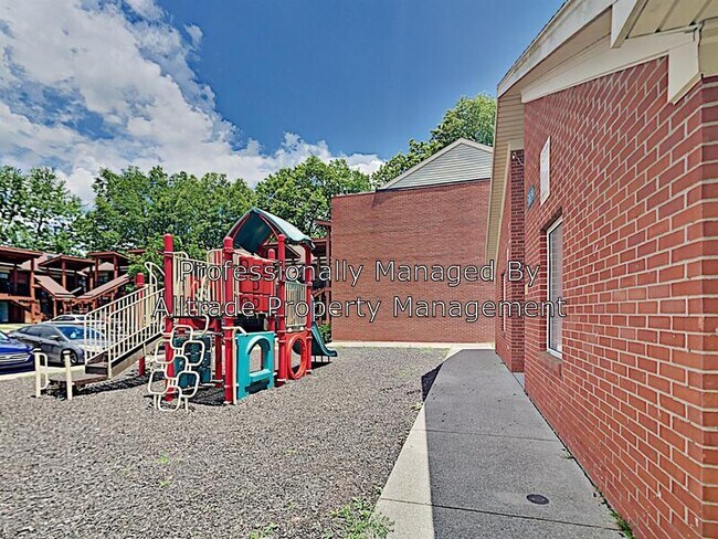 Building Photo - 5801 Russett Pl