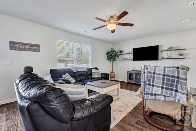 Building Photo - 27 Spicebush Cir