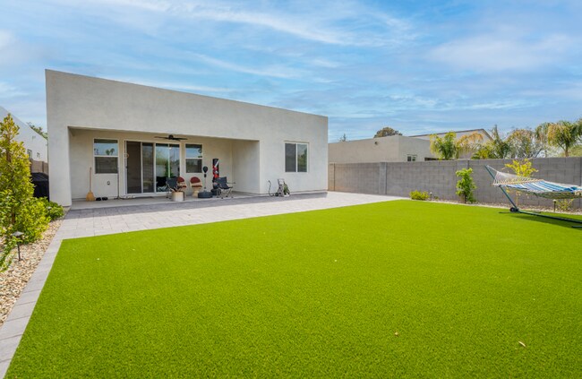 Building Photo - Beautiful modern contemporary home