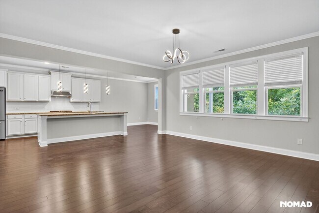 Building Photo - Spacious 5BR House in Buford