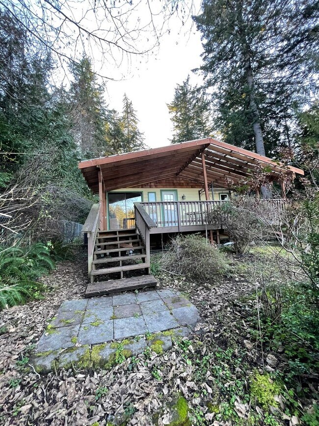 Building Photo - Lakebay 3 Bedroom Available Now, Fenced Yard & More!