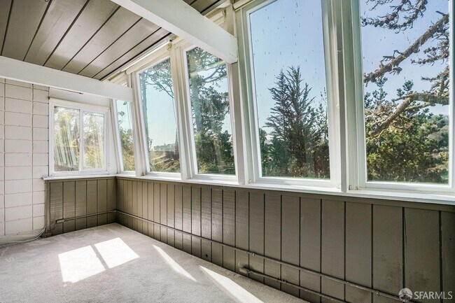 Building Photo - 172 Amber Dr