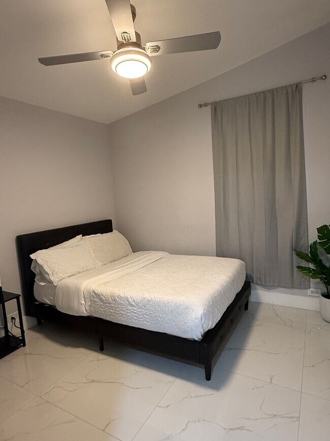 Building Photo - Single Family Home in Non HOA East Boca Raton