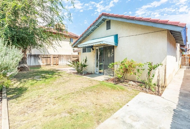 Building Photo - Coming Soon 3 bedrooms 2 bathrooms
