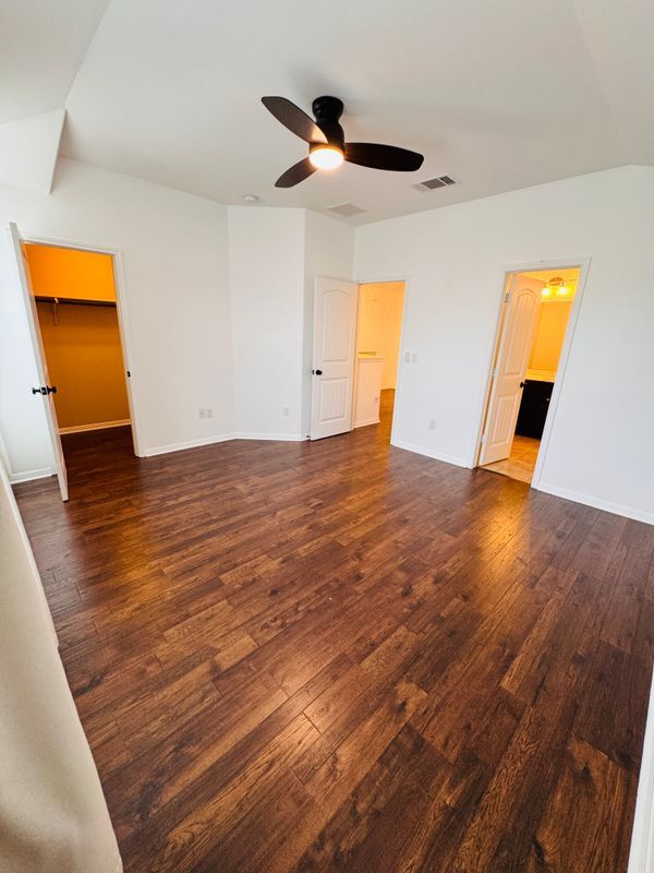 Building Photo - 402 Crater Lake Dr