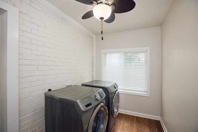 Building Photo - Super cute East Atlanta home with secluded...